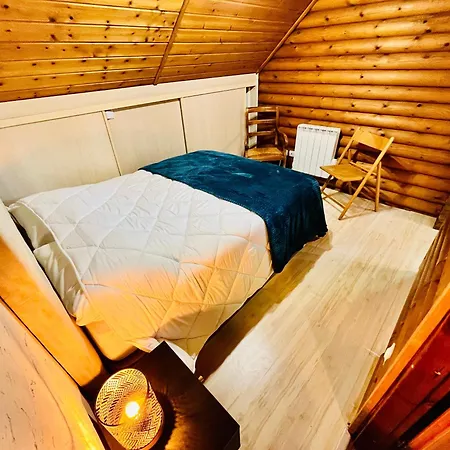 Maison Atypique, Parc Arbore, 3 Holiday home Neuvy (Allier)
