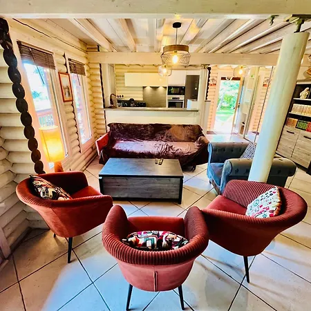 Holiday home Maison Atypique, Parc Arbore, 3 Neuvy (Allier)