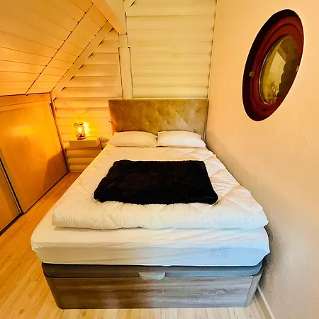 Holiday home Maison Atypique, Parc Arbore, 3 Neuvy (Allier)